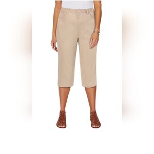 DQ2 CROPPED CAPRI NWT